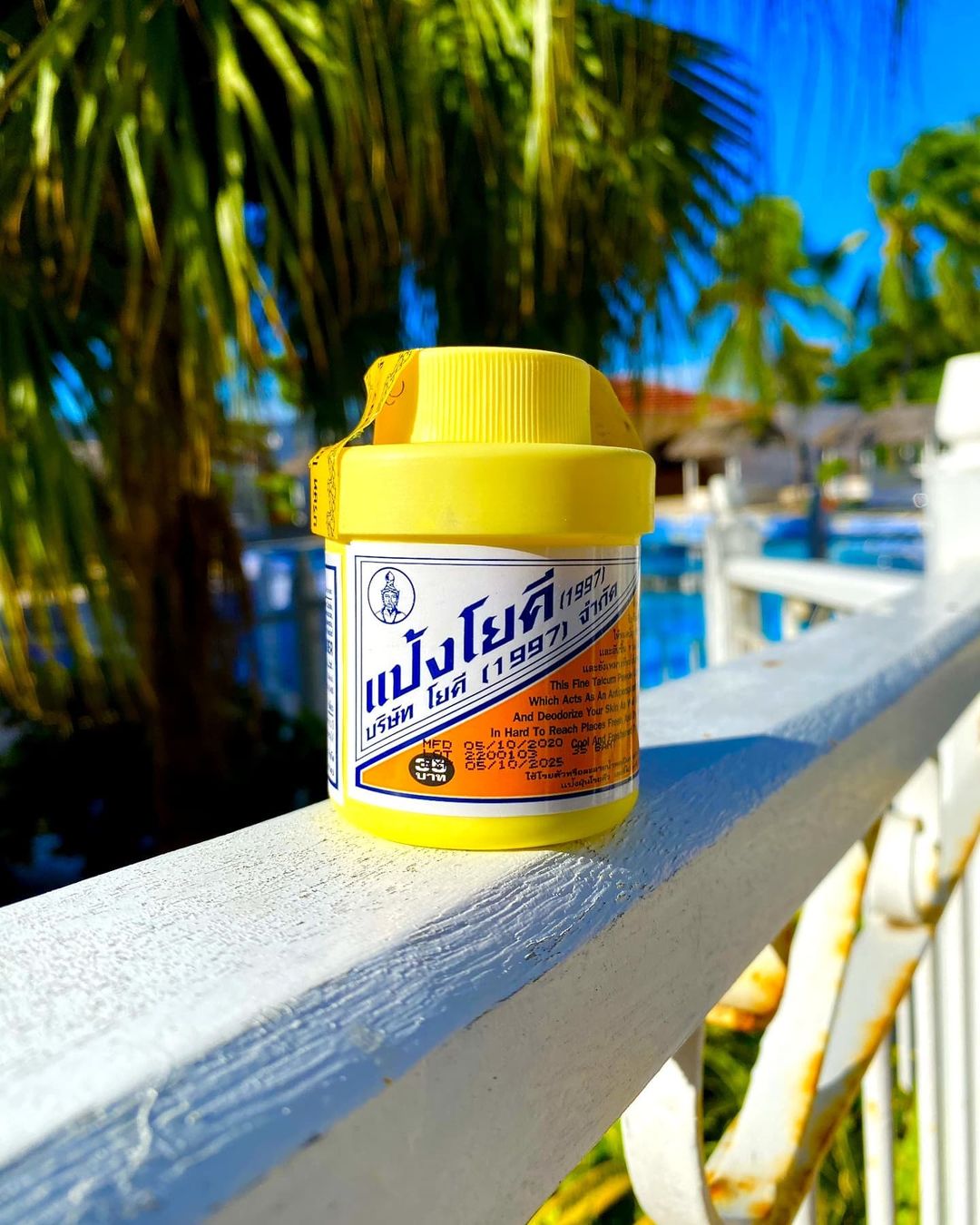 Купить антибактериальную тальк присыпку против неприятного запаха из Тайланда Yoki в Москве