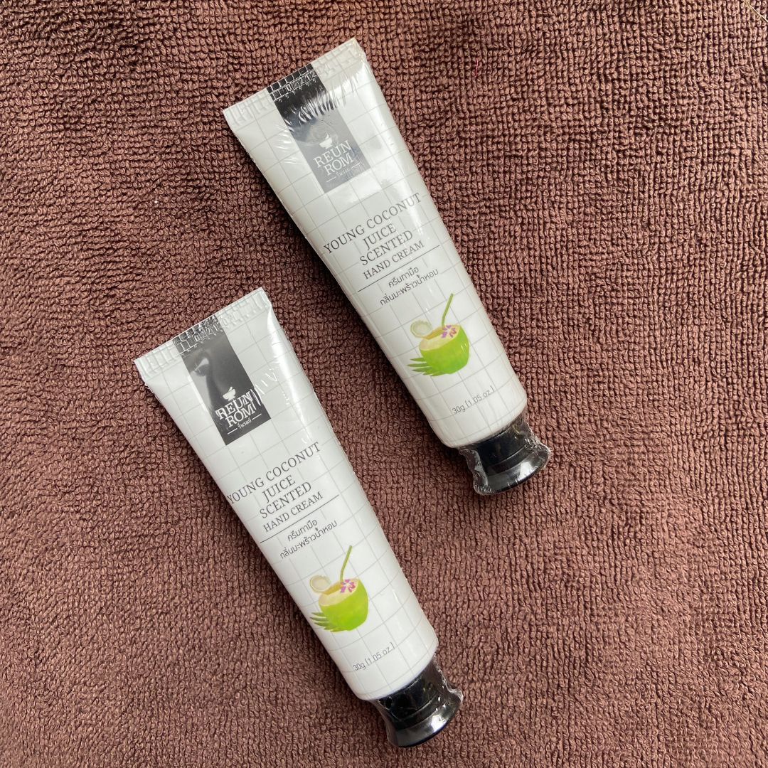 Натуральный крем для рук из Тайланда с Кокосом  REUN ROM Young COCONUT Juice Scented Hand Cream купить в Москве и Московской области.