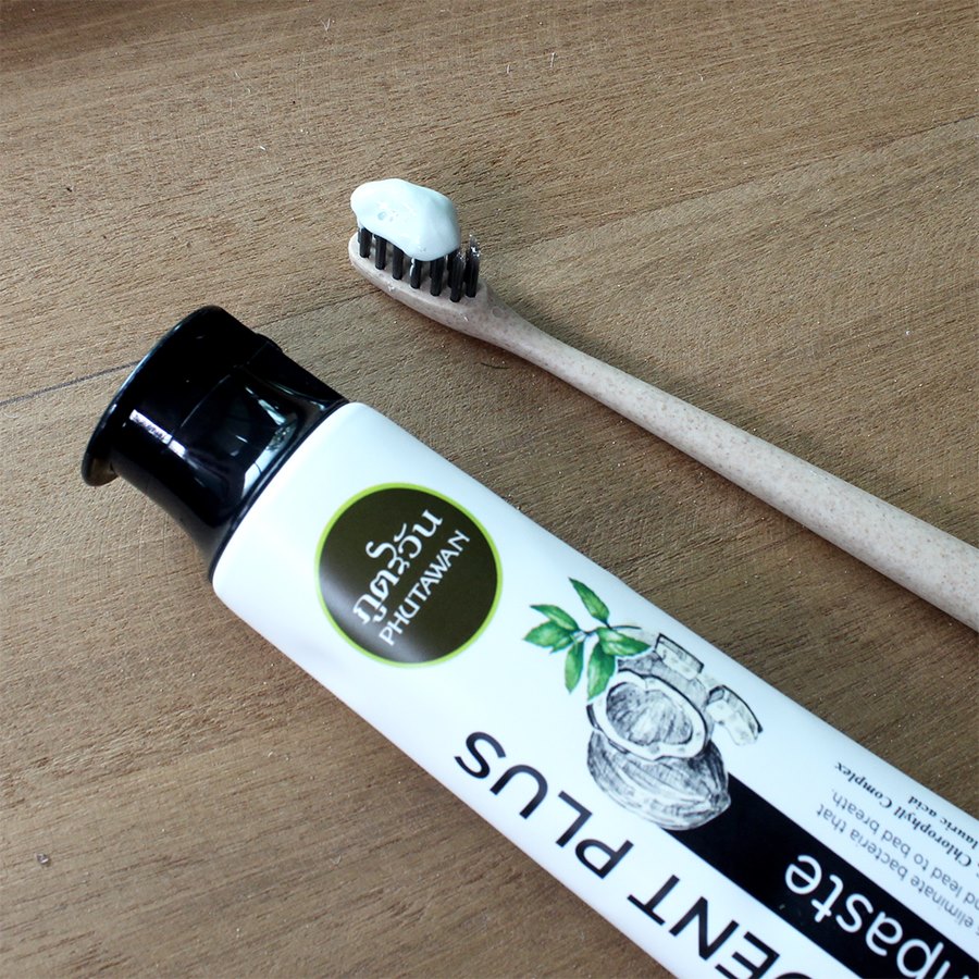 Тайская зубная паста с кокосовым маслом Кокос плюс от Phutawan Coco Dent Plus Toothpaste 110 гр. купить в москве