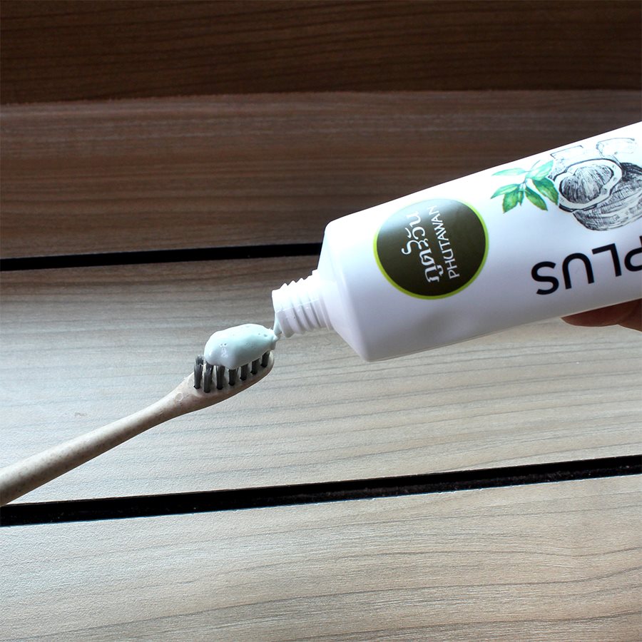 Тайская зубная паста с кокосовым маслом Кокос плюс от Phutawan Coco Dent Plus Toothpaste 110 гр. таиланд москва