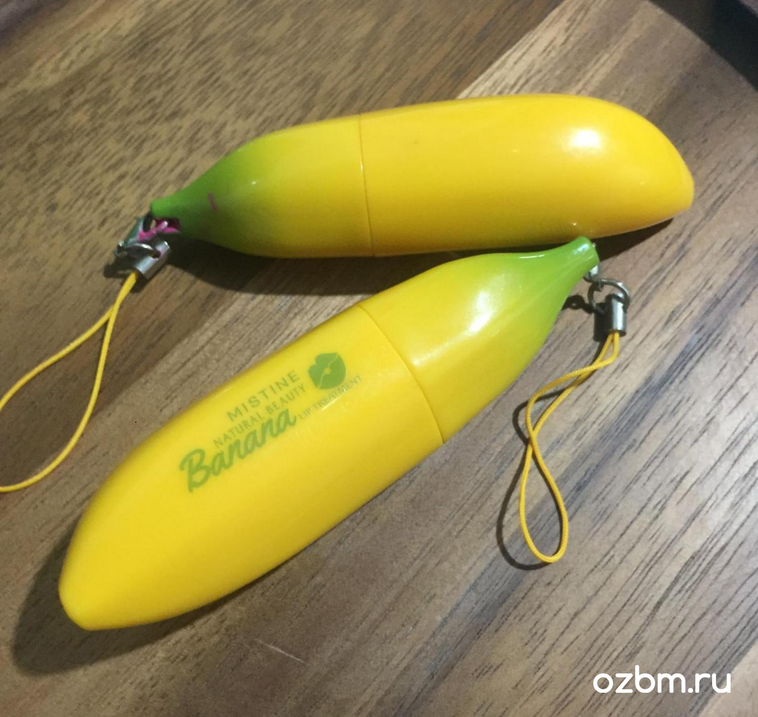 Тайский Банановый бальзам для губ Mistine Banana lip balm купить в Москве.