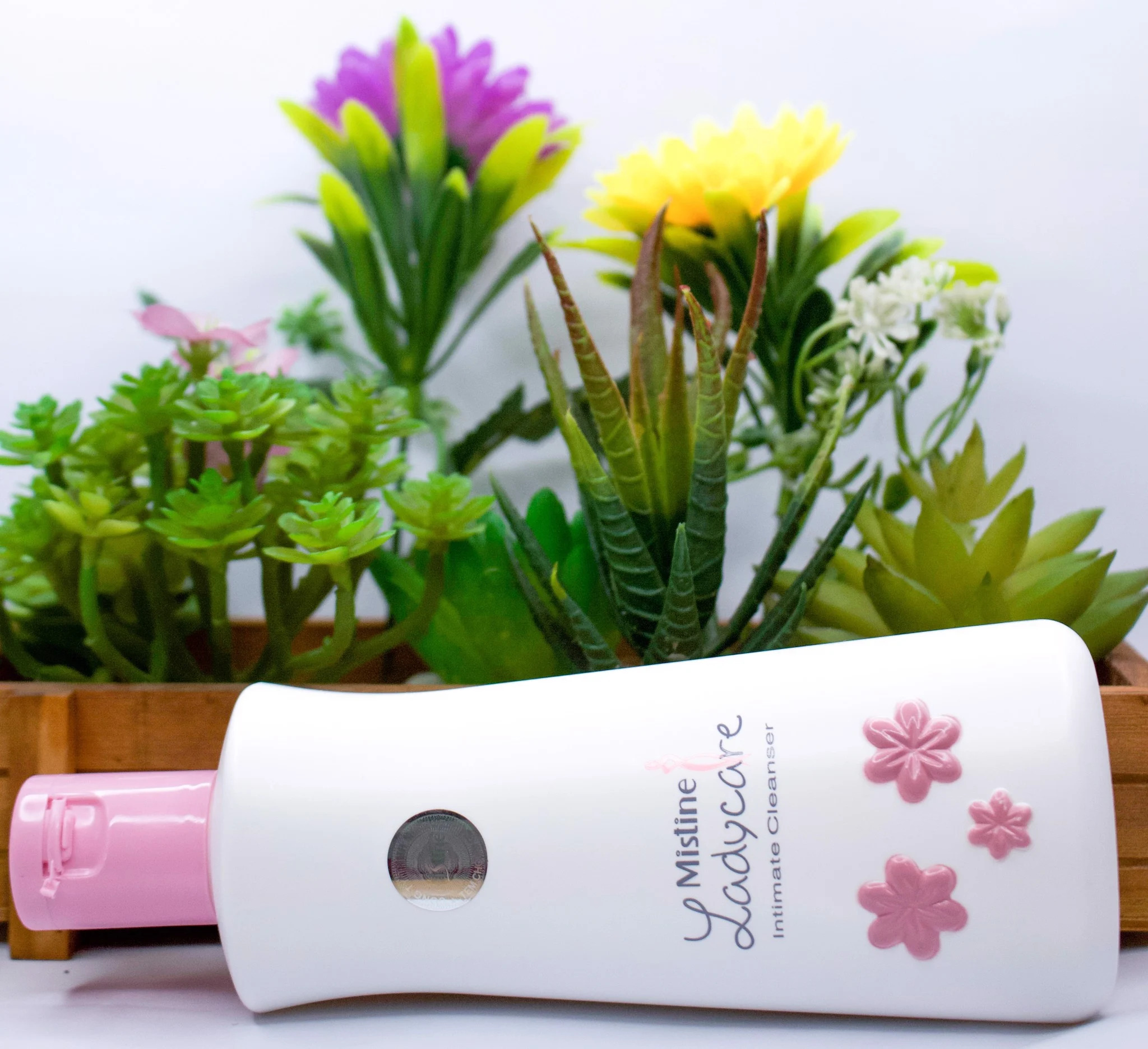 Тайский восстанавливающий гель для интимной гигиены Mistine Ladycare Intimate Cleanser GENTLY 100 мл. ТАИЛАНД