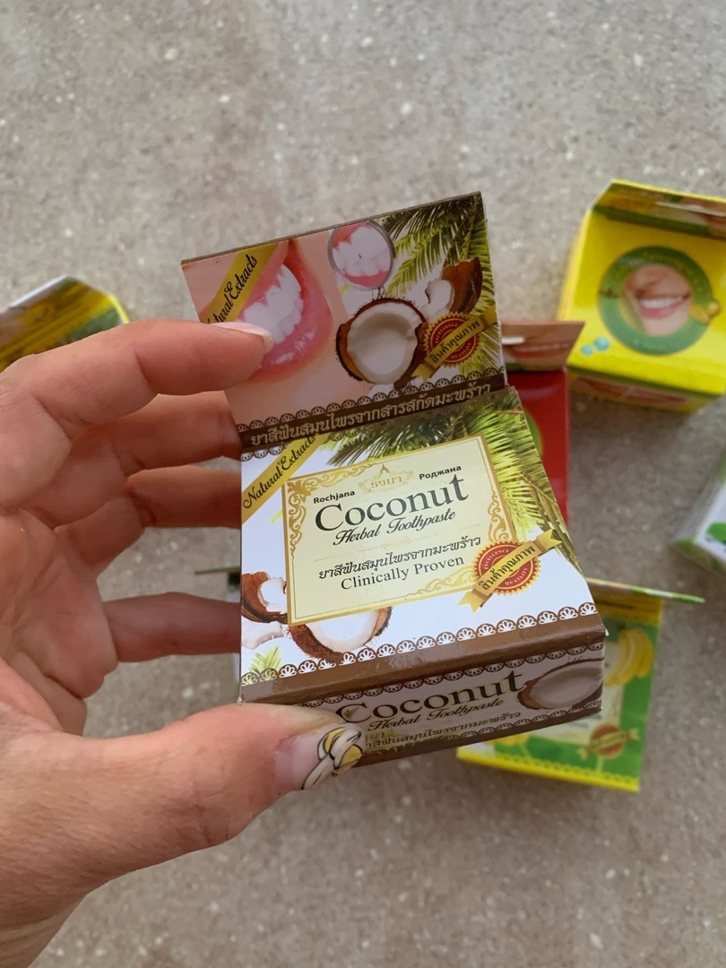 Травяная Тайская отбеливающая зубная паста Кокос Rochjana Coconut Toothpaste 30 гр.